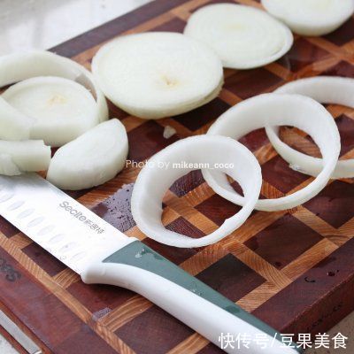 爆浆|#巨下饭的家常菜#金黄酥脆，会爆浆洋葱圈