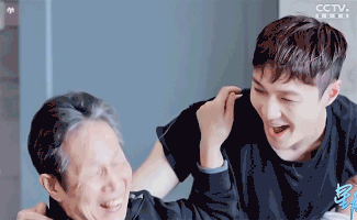 |张艺兴自我介绍“孙子身份”超搞笑!回家陪爷爷的日常让人破防