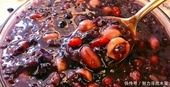黑豆|女生經(jīng)常熬夜別忘多喝這粥，用這幾樣食材簡(jiǎn)單熬一鍋，滋補(bǔ)又養(yǎng)發(fā)！