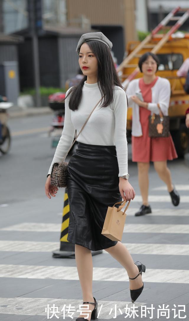 贝雷帽|街拍:黑白配怎么搭配更时髦? 加一顶格纹贝雷帽, 时髦洋气还有复古风