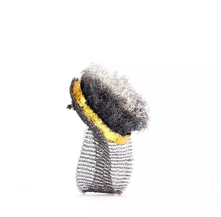 艺术|【艺术】她在珠宝上雕刻不败之花!生命在她的首饰中永生