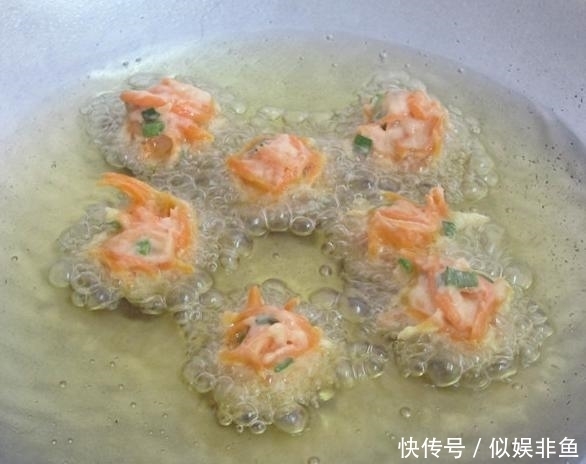 外皮|教你炸萝卜丸子，外皮金黄，内里酥软，再挑食的宝宝也爱吃