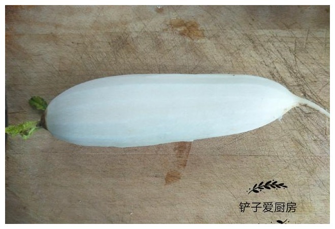 买萝卜时，选白萝卜好还是青萝卜教你1个小妙招，选出好吃萝卜