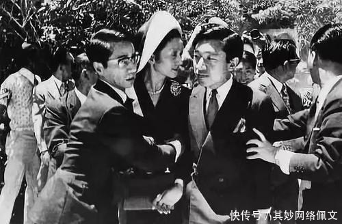 日军|冲绳战役中,日军一支特别的女子分队,240人只活下来5个