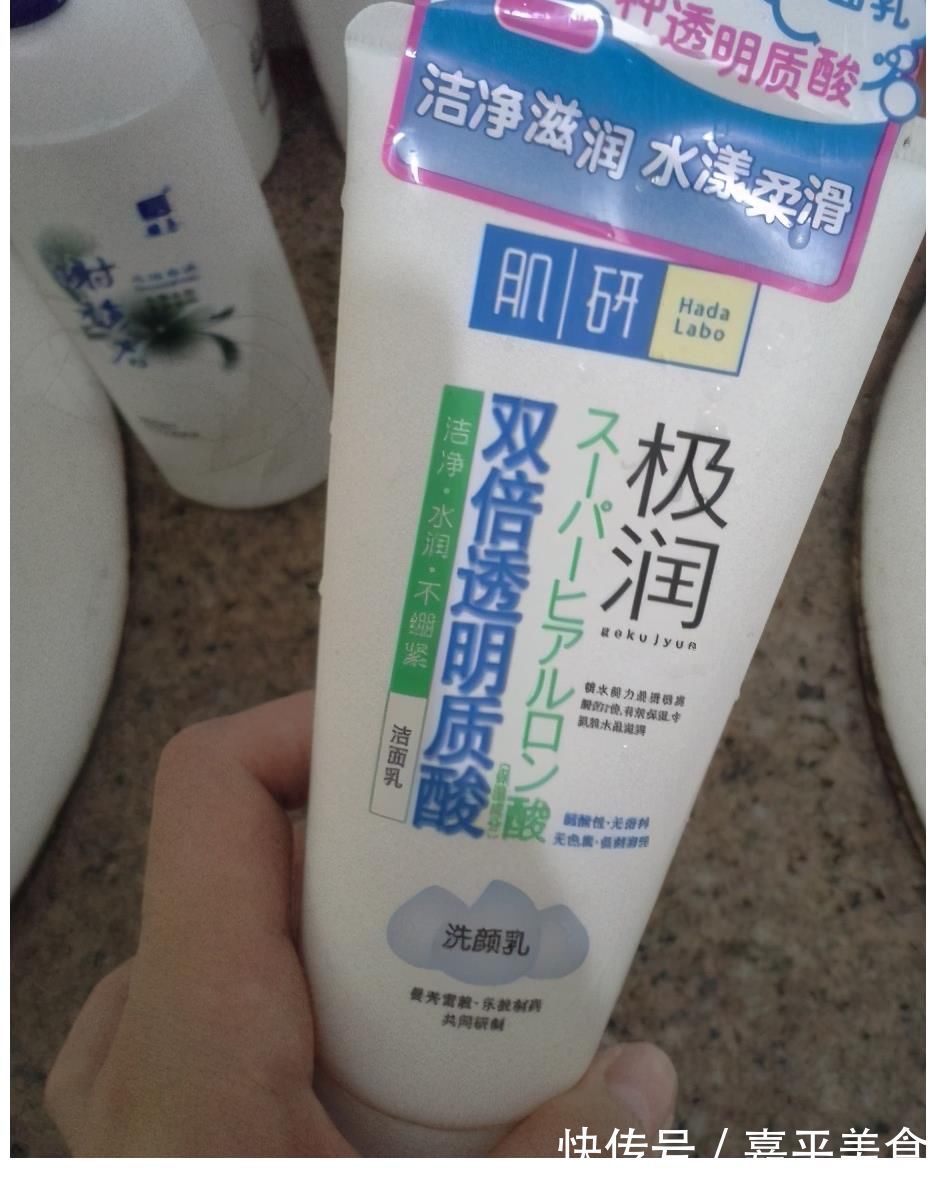 肌肤|温和祛痘洗面奶推荐:将毛孔里的污秽和油脂洗净,皮肤非常干净