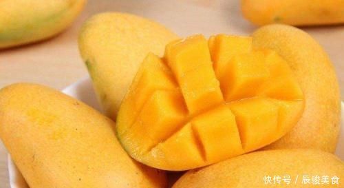 眼睛干痛疲劳，4种食物吃起来，预防近视还明目