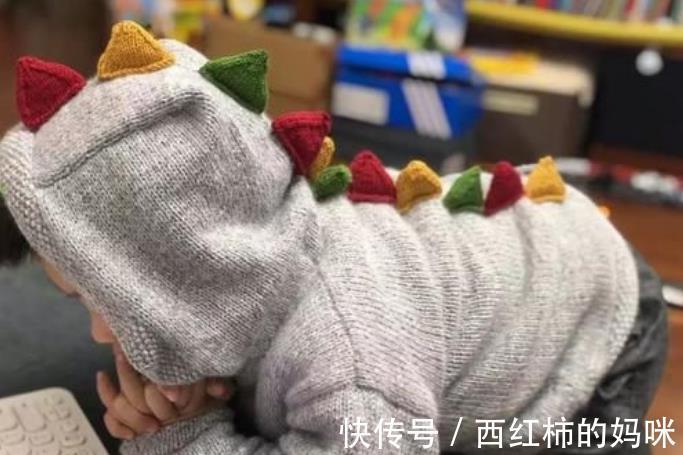 衣服|给孩子买秋季衣服,要避开这3种,再好看都不能买,父母别弄错