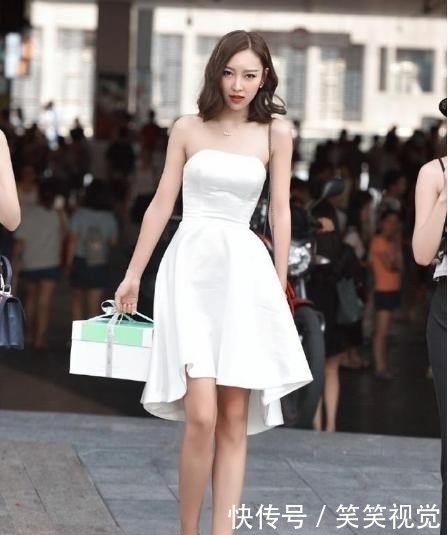 永远都是|街拍夏季服饰白色永远都是主打色,看白色服饰是如何霸占街头的