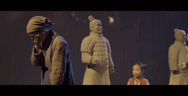 國慶|國慶游臨潼“Kuangchi”姐妹夢幻聯(lián)動(dòng)《復(fù)活的軍團(tuán)》，帶你感受不一樣的大秦史詩