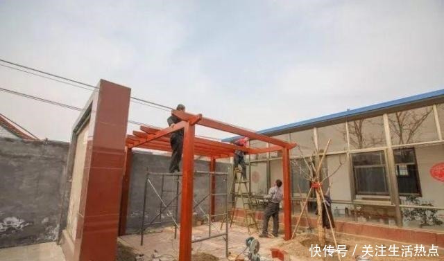 旧农舍改造成花园,一年四季花开不断,邻居看了羡慕的不得了!