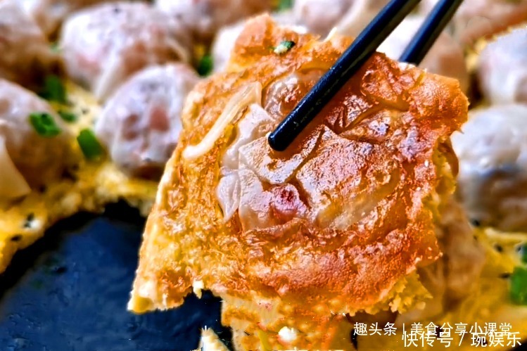 大厨分享糯米团的新吃法,先蒸后煎,鲜香软糯,一周吃七顿都不腻