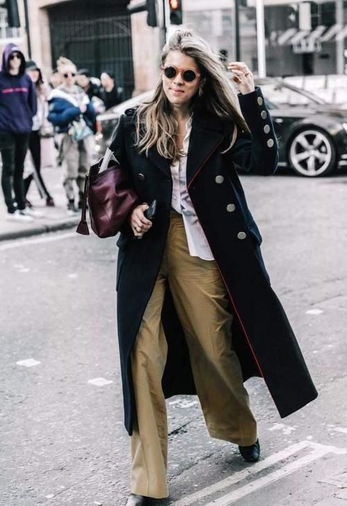  羊绒|呢大衣不吃香了！如今流行“羊绒大衣”，搭配这几条裤子最好看