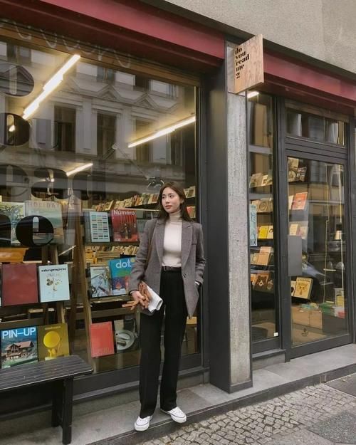 奶奶裤+毛衣+卫衣的穿衣搭配=春季搭配王炸组合！