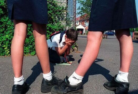 父母|“爸,我被打了,能打回去吗?”爸爸们的不同回答,影响孩子未来