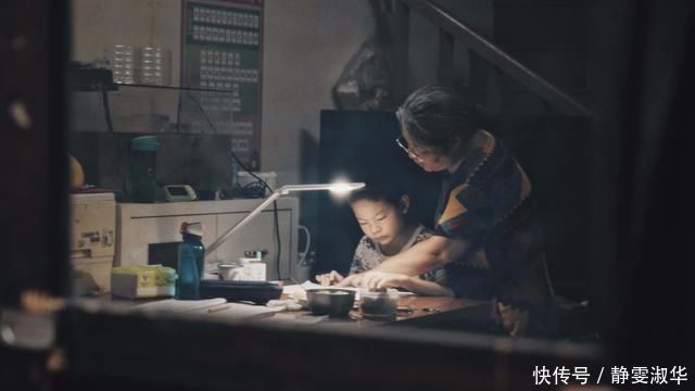 监护人|“睡着的小朋友请举手”，老师套路萌娃，孩子的反应让老师笑翻