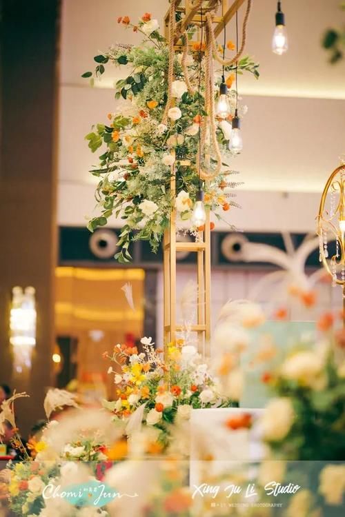 这场清新淡雅的现代简约风婚礼，一如初见你时的般纯粹自然