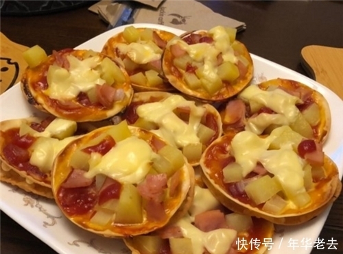 想吃披萨不用买,用饺子皮做一盘,好吃简单便捷,馅料非常足