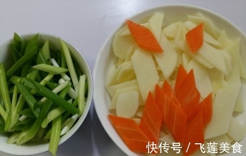 小窍门|炒土豆片我有个小窍门,用油少不放肉,特香,天热吃比肉受欢迎