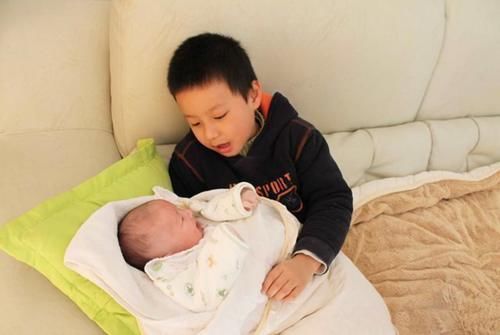 宝妈|生二胎到底是值不值?过来人:用3年辛劳换30年幸福,真的很值