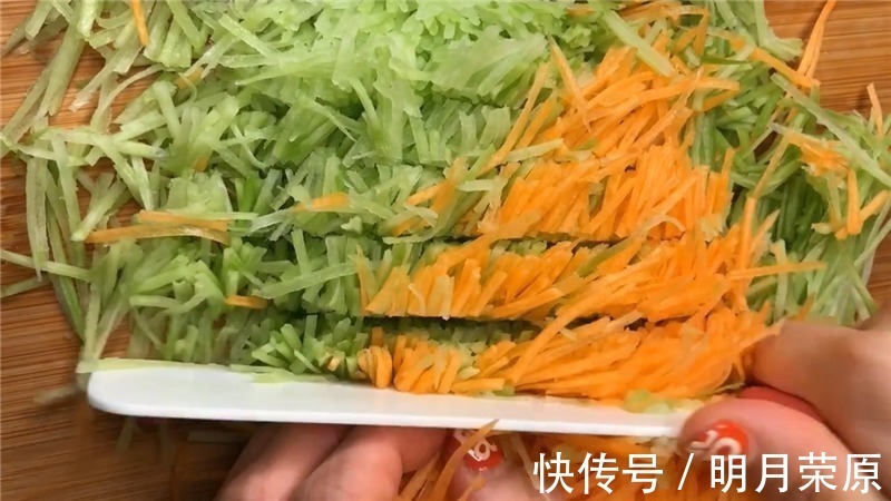 好吃|天气冷了炸萝卜丸子,不要用水调,很多人不知道,难怪不好吃