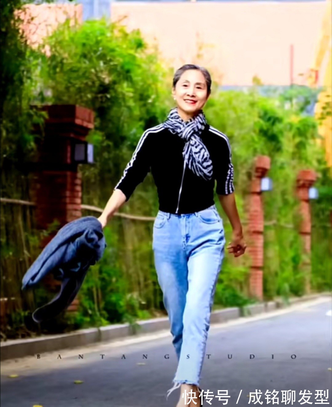 旗袍|头发变白满脸皱纹又怎样?70岁奶奶穿牛仔踩高跟,时尚不输年轻人