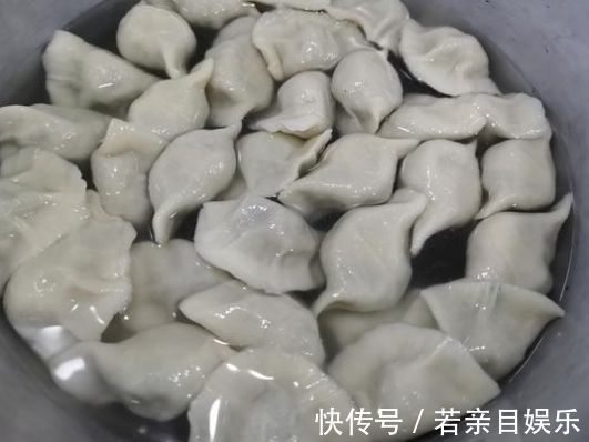 搅拌均匀|调饺子馅时,切记这2个要点,很多人不知道,难怪饺子不鲜也不香