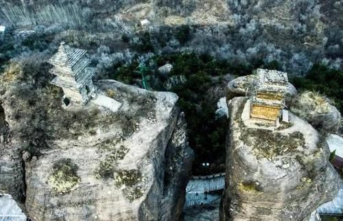 建于|我国最“神奇”建筑，砖塔建于岩柱上千年不倒，至今都是未解之谜