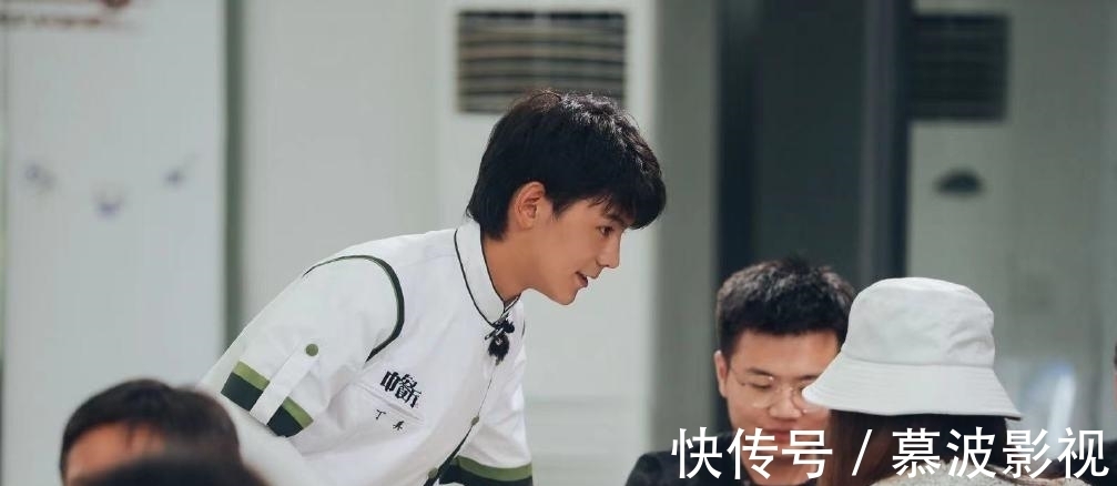 厨师服|龚俊告别《中餐厅》！回看最初的合伙人宣言，所以他是摔了两跤吗