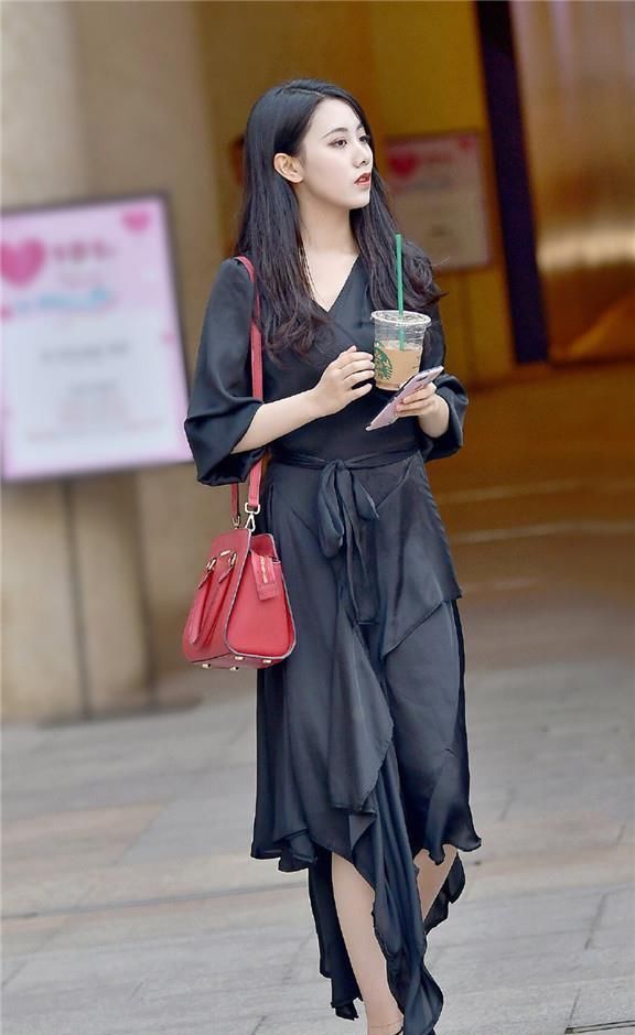 初秋的连衣裙要这样穿,既有质感又提升气质