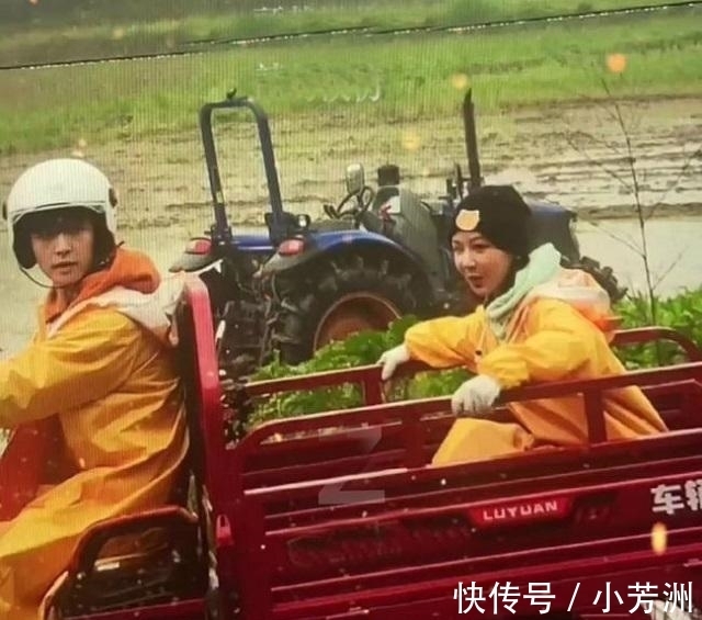张艺兴晒拖拉机驾驶证,录制综艺太用心,《向往的生活》好戏来了