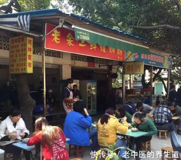花了999元吃出来一篇螺蛳粉测评后,我成了螺蛳粉十级学者!