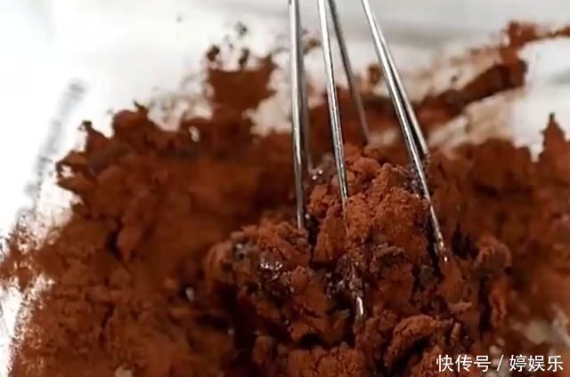 分享一款形似果冻的冰蛋糕,软糯香甜,丝滑爽口,真是太美味了