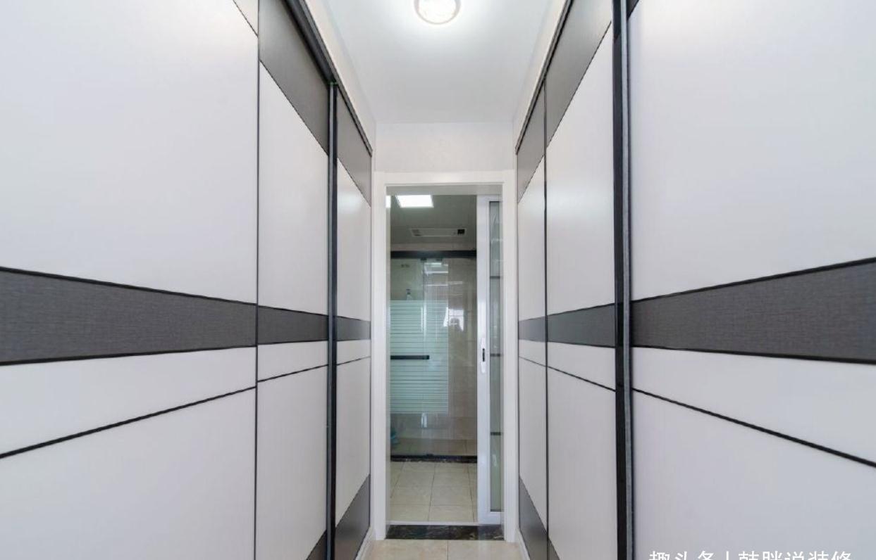 衣柜|128㎡四居室，主卫走廊装满衣柜，秒变步入式衣帽间，仪式感满满