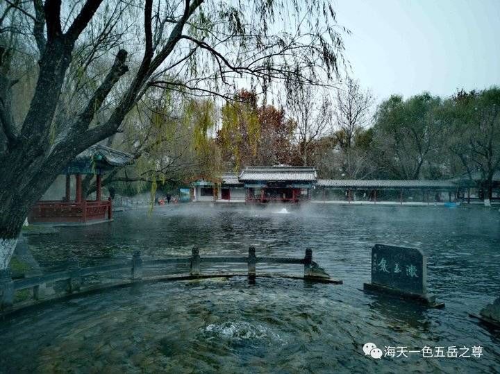 百脉泉|雪泉共舞，百脉氤氲：泉城第一场雪，百脉泉飞花穿庭，盛雪芳华