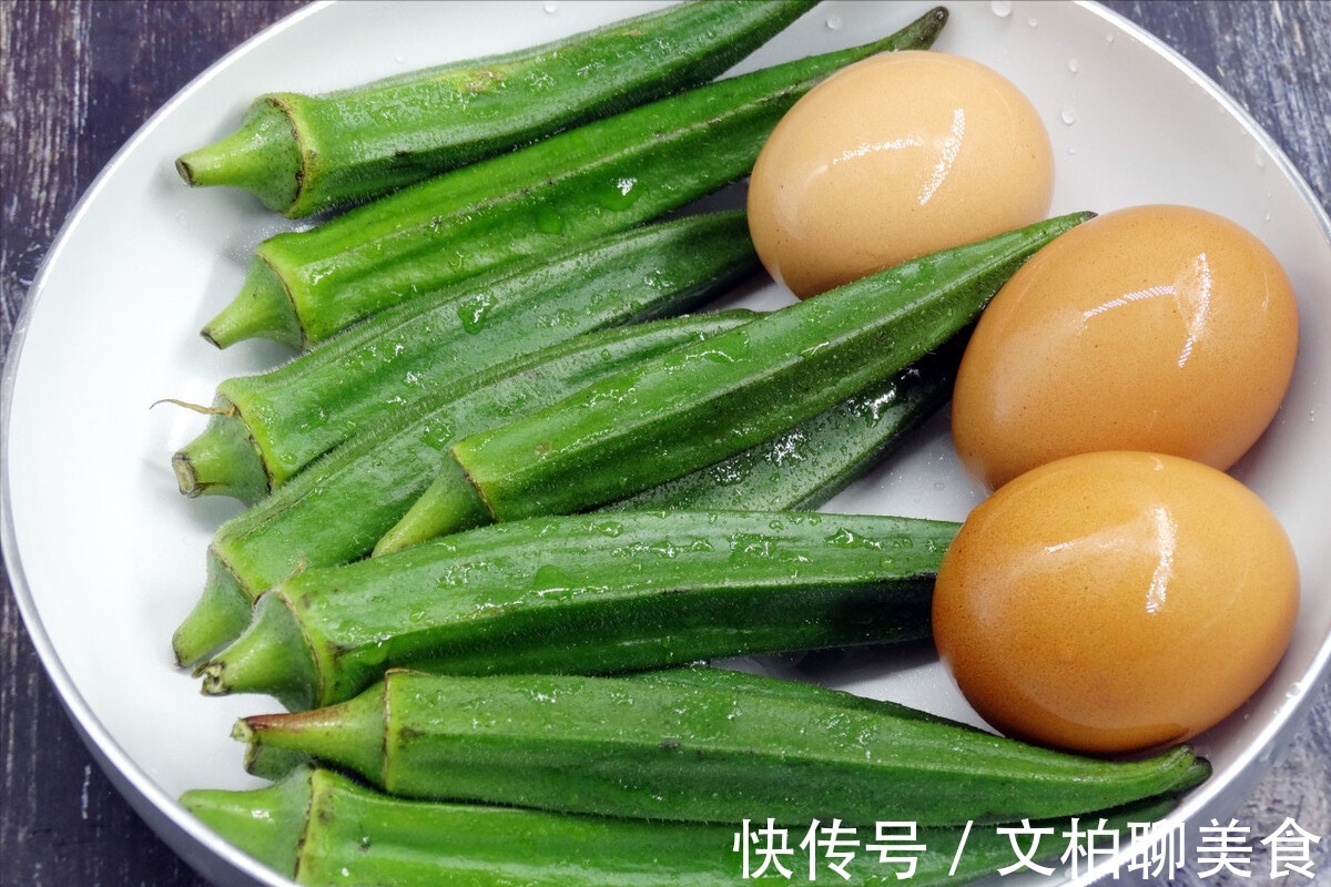 秋葵|炒秋葵,切完再焯水,还是焯水后再切别搞错了,不然营养易流失