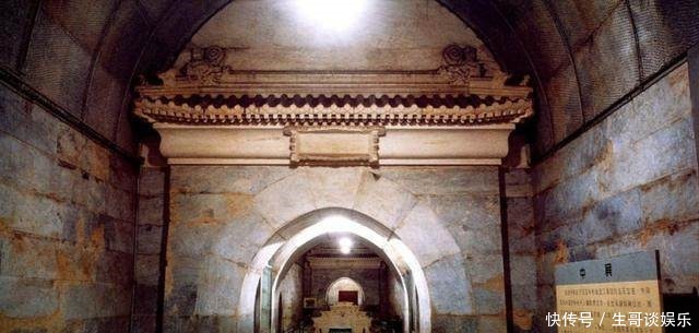 他们生前都是帝王将相,可是死后有人的墓变成粪坑,有人的遗骨被丢到粪坑!