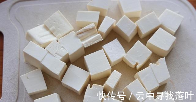 一款让你百吃不腻的菜品,口感一流,汤汁更下饭,让你越吃越馋!