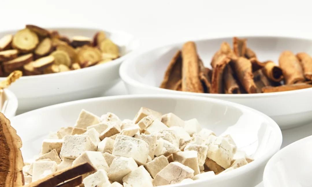 湿气|脾虚湿气重及痰湿体质,常用这六味中药,健脾祛湿又和胃!