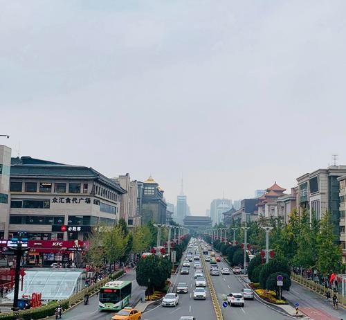 西部第三座“万亿俱乐部”城市，仅次于重庆成都，旅游业顺风顺水