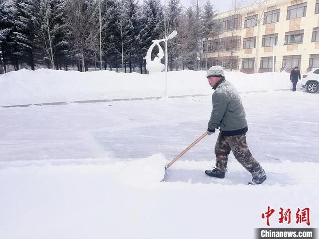 老年|“中国最冷小镇”迎年后同期最大降雪