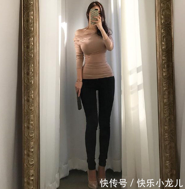 版型 紧身牛仔裤展现出高挑修长的身材,突显女神气场!这巴掌腰太细
