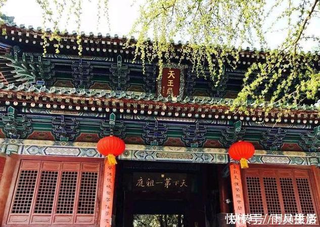 游客|进寺庙拜佛先拜哪个?游客随心情拜,高僧:其实大有讲究