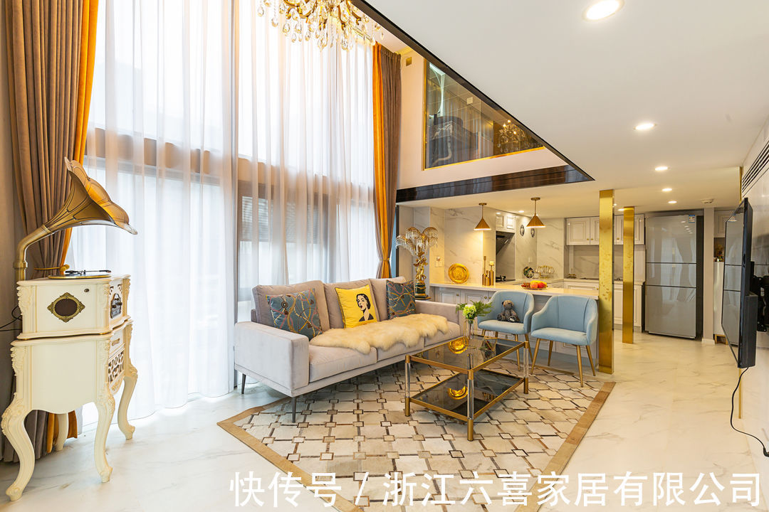 衣帽间|当时尚高级灰遇上粉色少女心,65㎡轻奢风打造理想的高品质居住空间