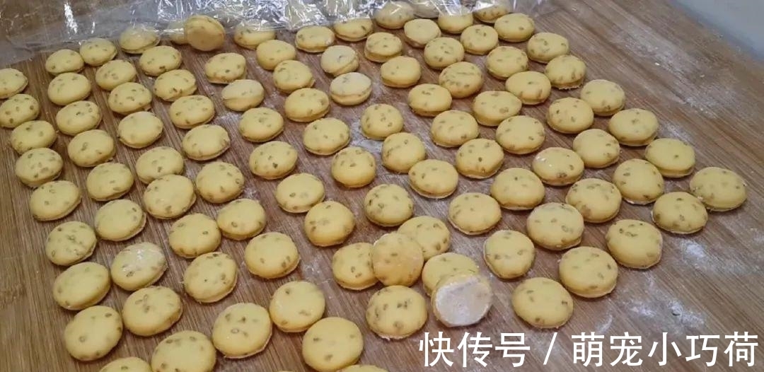 保鲜膜|1个红薯,3勺面粉,不用一滴水,做出创意小吃,保证孩子天天嚷着吃