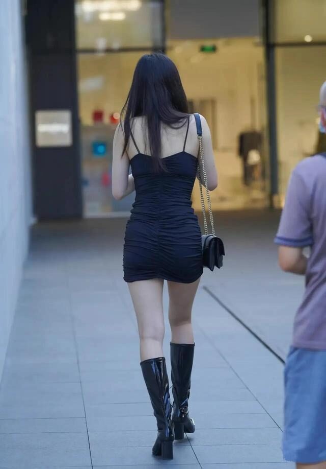 穿搭 黑色穿搭的小姐姐,自然的美 吸引的美