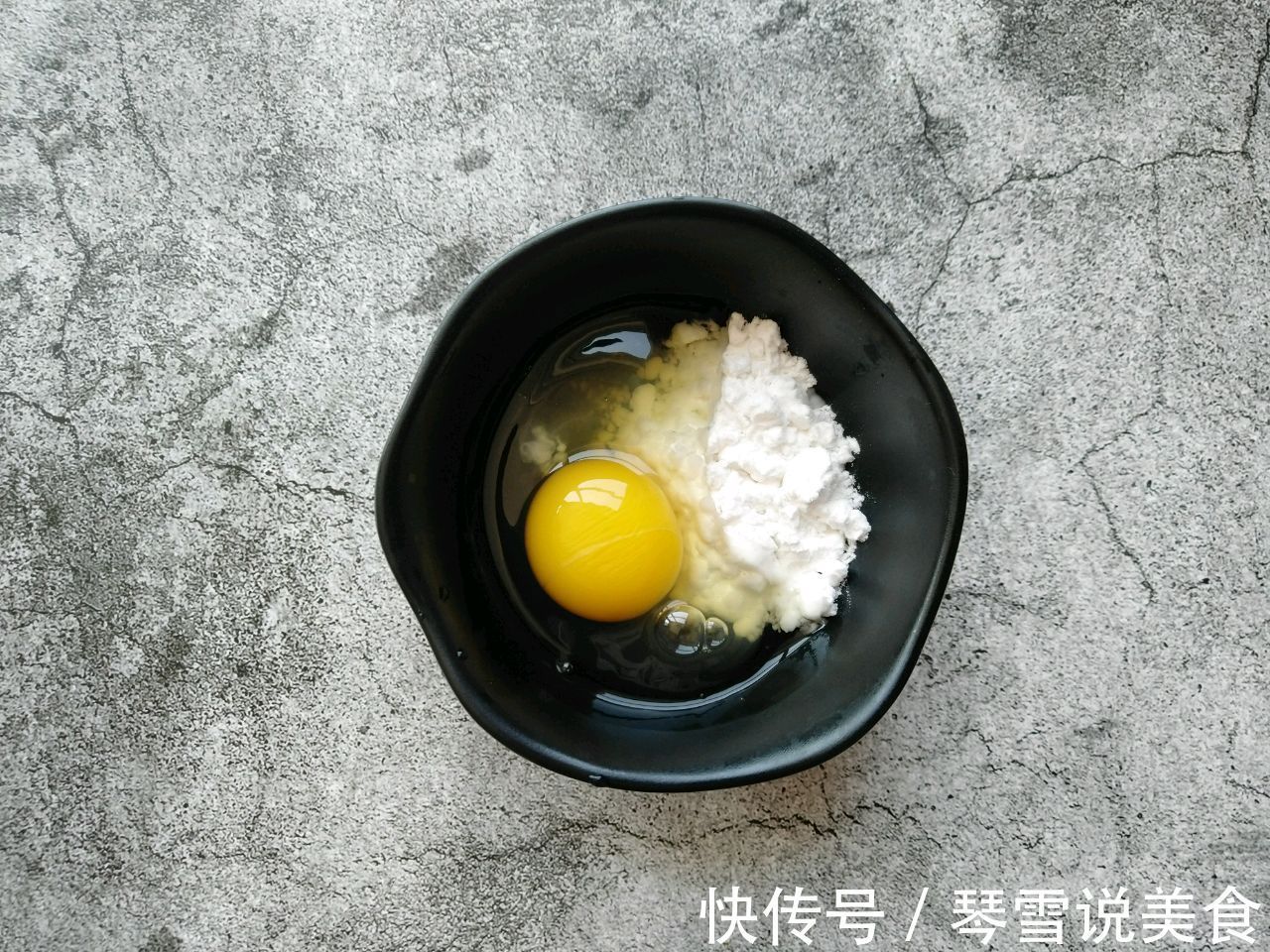 家庭版鱿鱼圈,做法简单,外酥里嫩,鲜香可口,大人孩子都爱吃!