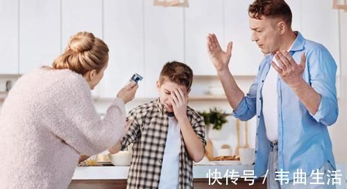 人生|妈妈,我想玩手机,两位妈妈不同回答,决定孩子不同的人生格局