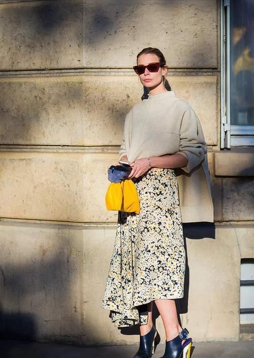 ?女人过了50岁，多穿这3种“冻龄裙”，时髦气质，女儿都夸年轻