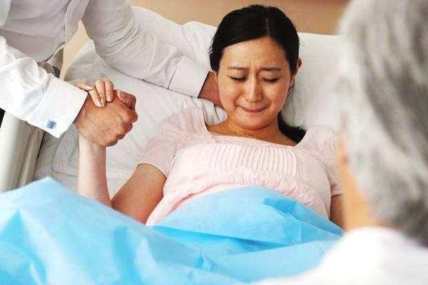 产科|“上个厕所娃就出来了”,产妇炫耀超快生产经历,产科专家直叹气