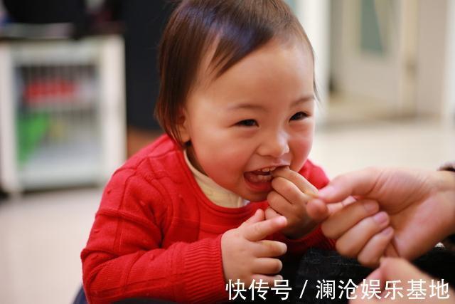 小娟|3岁男童，查出肠穿孔，医生查明病因，妈妈怒吼：不许奶奶见孙子